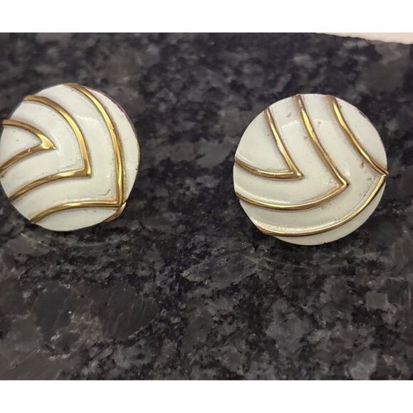 Vintage Monet White & Gold Chevron Clip-On Earrings - Timeless Statement Jewelry - Picture 4 of 8